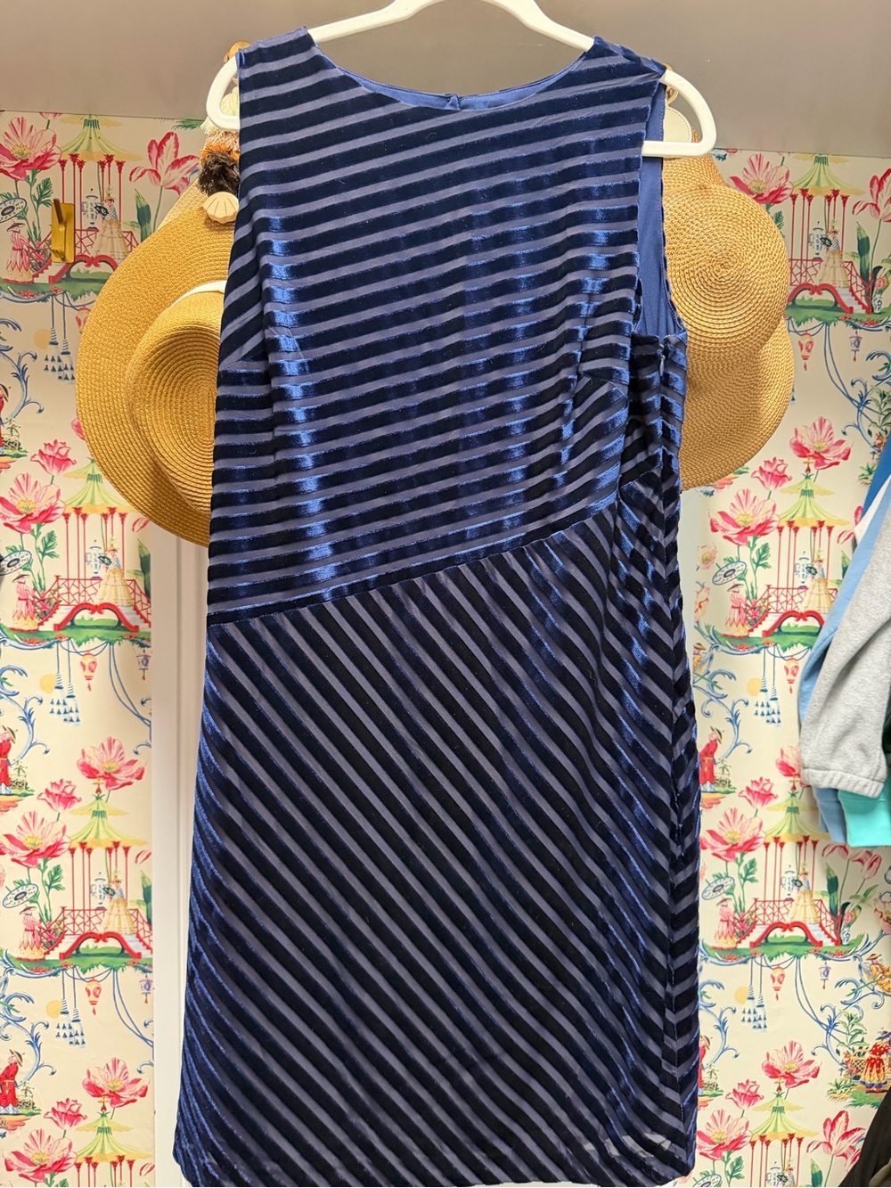 BNWT Lauren Sleeveless Navy Diagonal Velvet Stripe Sheath Dress - Picture 4 of 11